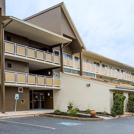 Days Inn By Wyndham Harrisburg North Exteriér fotografie