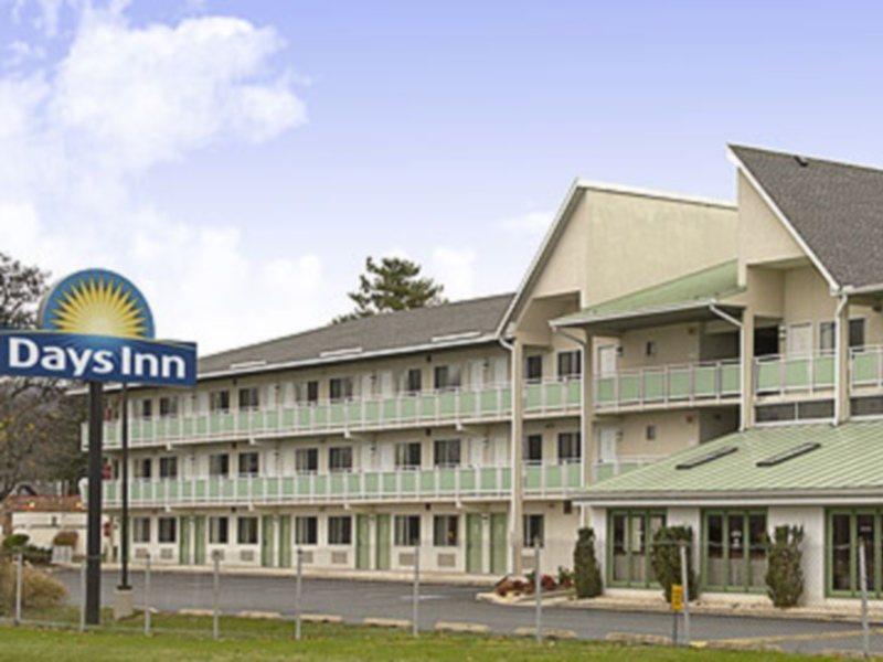 Days Inn By Wyndham Harrisburg North Exteriér fotografie